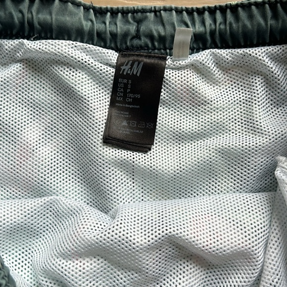 H&M Beach Shorts - Size Small - Picture 2 of 3